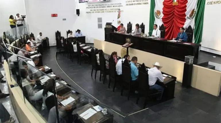 Comparecerán 14 funcionarios de May en el Congreso local