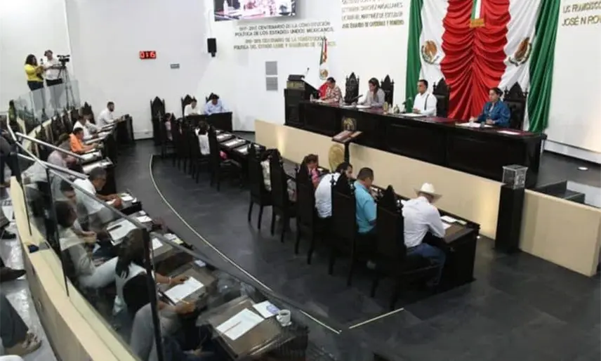 Comparecerán 14 funcionarios de May en el Congreso local