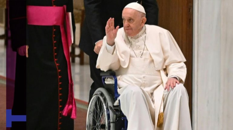 El papa Francisco y su relación con las sillas de ruedas