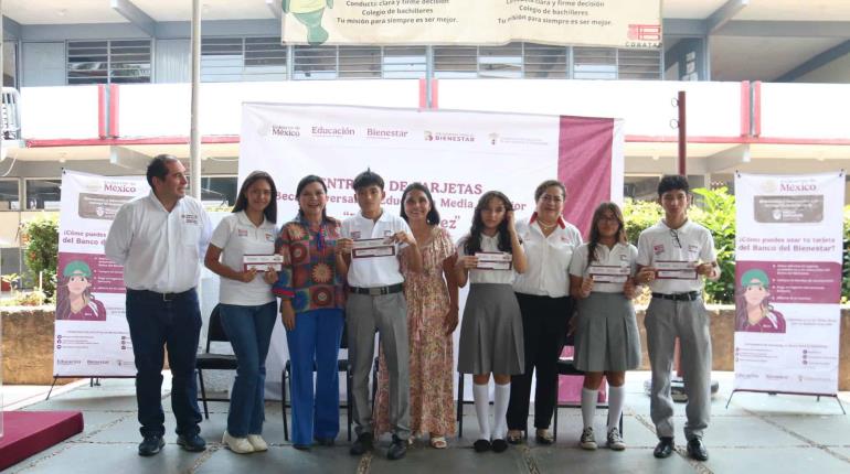 Entregan en Plantel No.1 del Cobatab 763 tarjetas de Becas ´Benito Juárez´