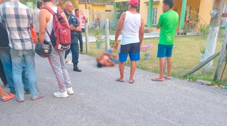 Atacan a balazos a hombre en ranchería de Comalcalco; en el lugar dejaron un mensaje amenazante