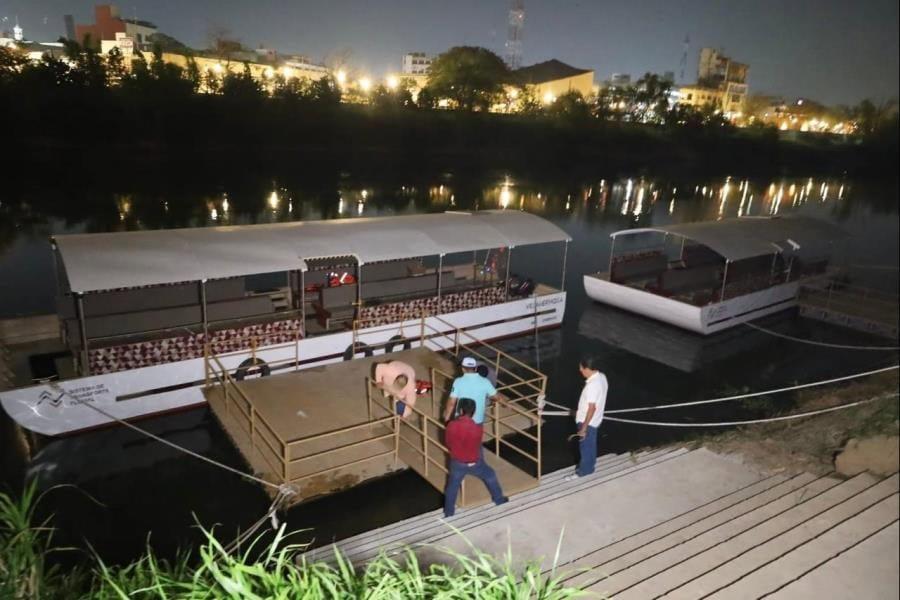 Lanchitas llegan a embarcadero de Malecón de Villahermosa