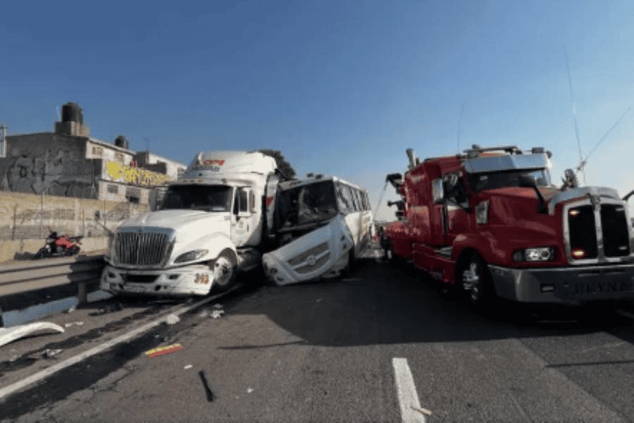 12 heridos, saldo de accidente entre autobús y tráiler en Edomex 12 heridos, saldo de accidente entre autobús y tráiler en Edomex