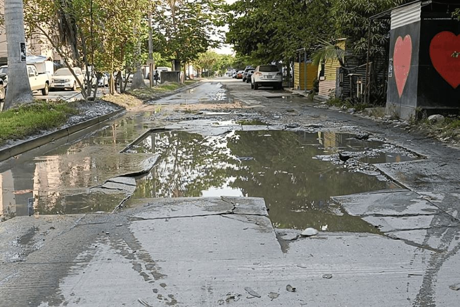 Aguas negras y calles rotas en Valle Real Pomoca, reportan ciudadanos Aguas negras y calles rotas en Valle Real Pomoca, reportan ciudadanos