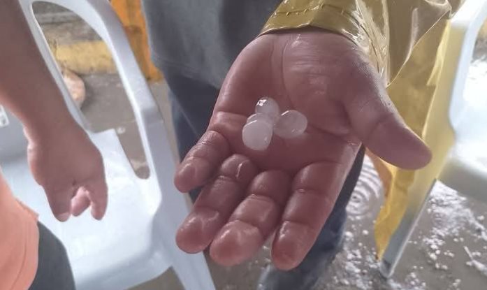 Graniza en Macuspana por ingreso del Frente Frío 42