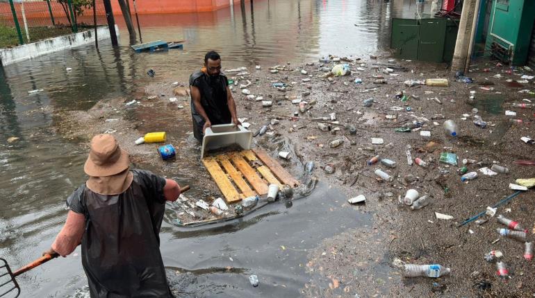 Falta de luz en cárcamos y basura provocaron encharcamientos en Villahermosa: Centro