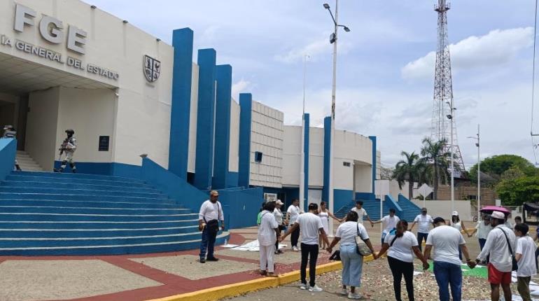 Exigen justicia y libertad para Lesly, presunta homicida de doctor de Comalcalco