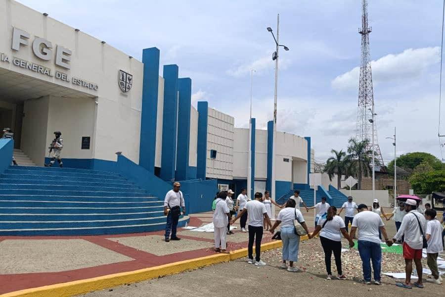Exigen justicia y libertad para Lesly, presunta homicida de doctor de Comalcalco Exigen justicia y libertad para Lesly, presunta homicida de doctor de Comalcalco