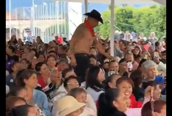 Festejo del Día de las Madres con strippers causa polémica en municipio de Hidalgo Festejo del Día de las Madres con strippers causa polémica en municipio de Hidalgo