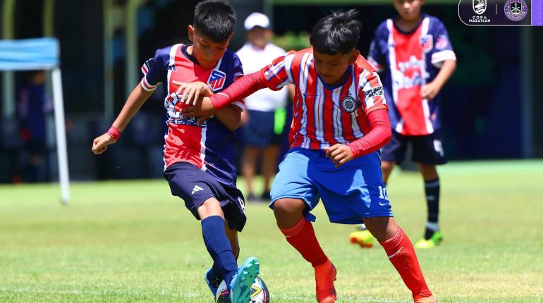 Atraen turistas con Futbol, esperan derrama de 52 mdp con Copa Mazatlán