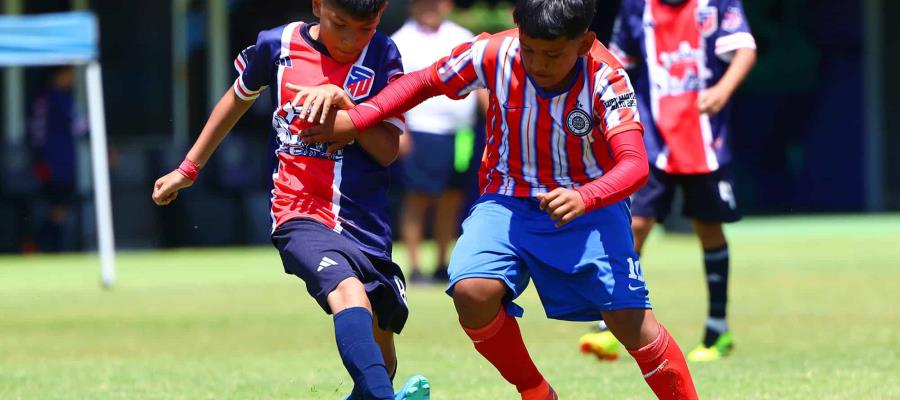 Atraen turistas con Futbol, esperan derrama de 52 mdp con Copa Mazatlán Atraen turistas con Futbol, esperan derrama de 52 mdp con Copa Mazatlán