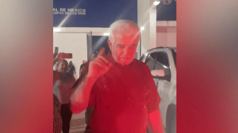 "Fuera Buitre" gritan a Pepín tras reunión en el Tec de los Ríos