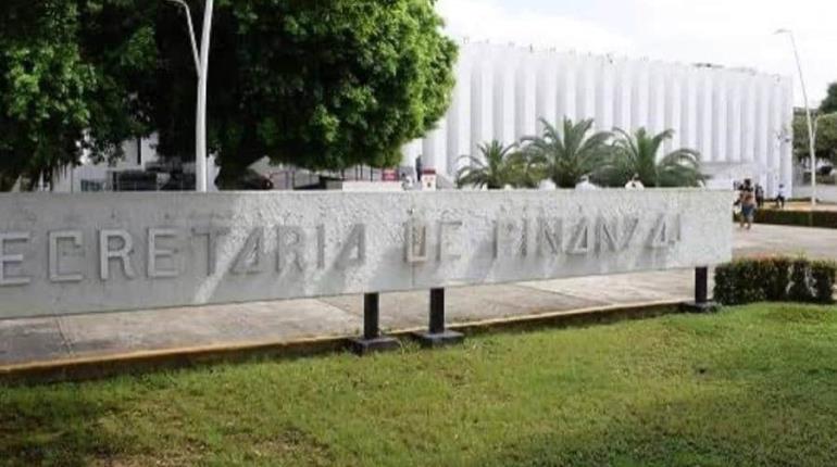 Exhiben a Finanzas por no validar su propia tarjeta de circulación expedida en enero