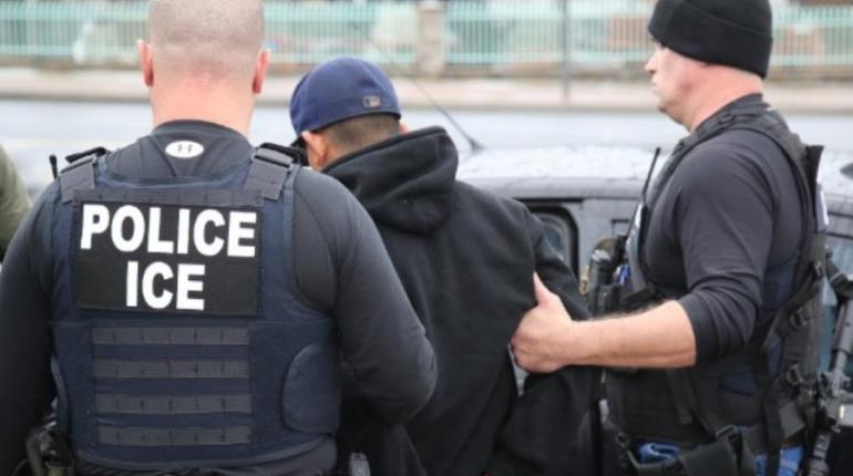 Fallece mexicano de 68 años bajo custodia de ICE cuando era trasladado a una prisión