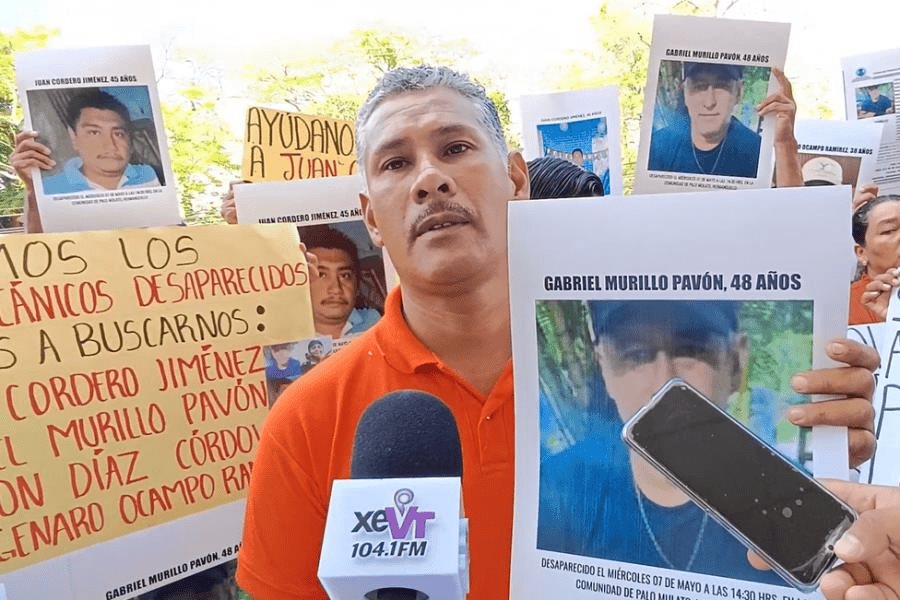 Protestan en FGE familiares de mecánicos desaparecidos en Huimanguillo Protestan en FGE familiares de mecánicos desaparecidos en Huimanguillo