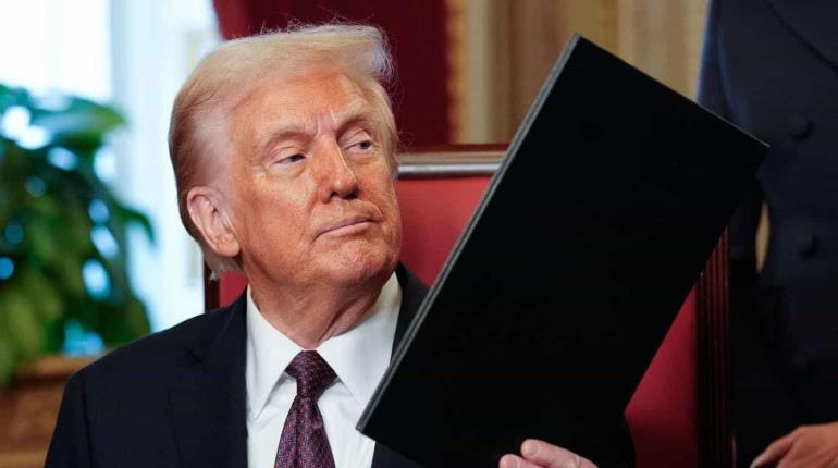 Firma Trump decreto que da 30 días a farmacéuticas para bajar costos