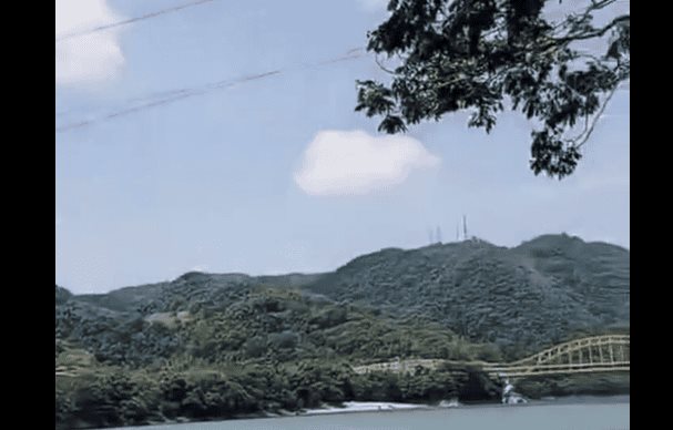 Caen cables de alta tensión sobre el río Usumacinta, en Boca del Cerro