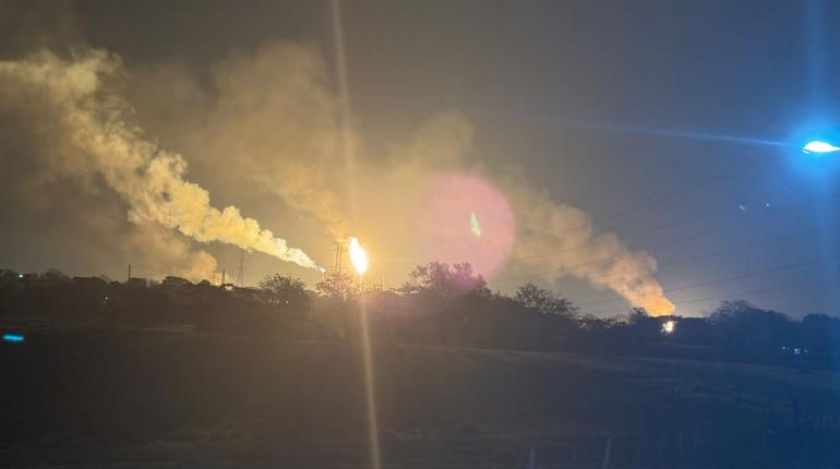 Ruido intenso de mechón en Ciudad Pemex, Macuspana, genera temor entre habitantes