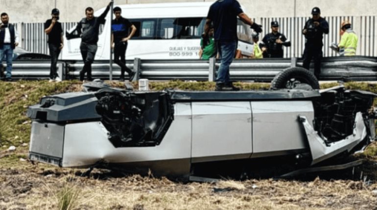 Vuelca camioneta CyberTruck en Toluca
