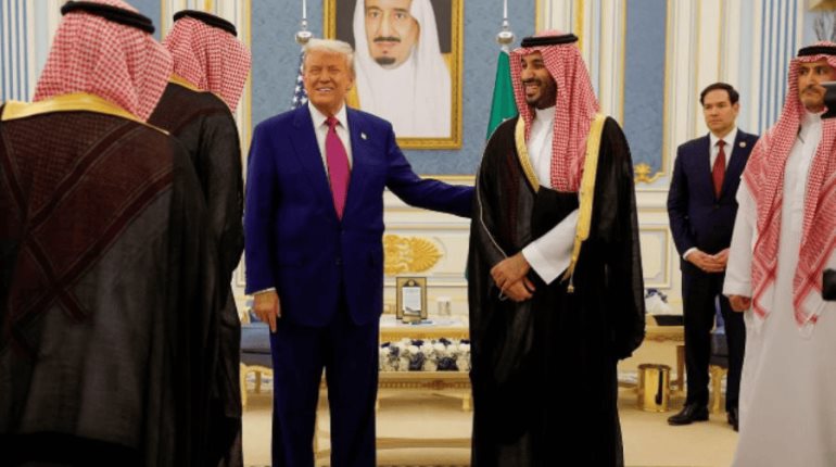 Trump anuncia que levantará sanciones a Siria tras conversar con Mohamed bin Salmán