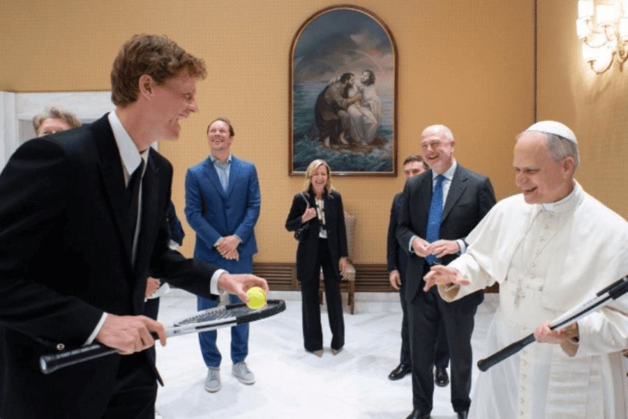 "¿Quiere jugar un rato?": Tenista italiano Sinner al visitar al Papa León XIV "¿Quiere jugar un rato?": Tenista italiano Sinner al visitar al Papa León XIV
