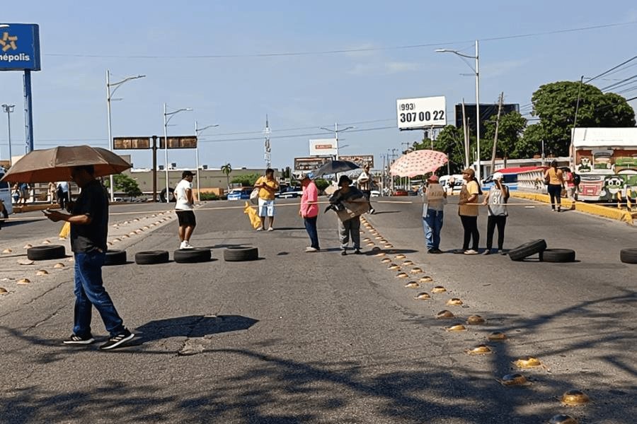 Tras 4 días sin luz bloquean Avenida Universidad habitantes de Casa Blanca Tras 4 días sin luz bloquean Avenida Universidad habitantes de Casa Blanca