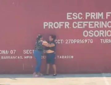 Se “jalonean” afuera de primaria en Tamulté de las Barrancas de Villahermosa