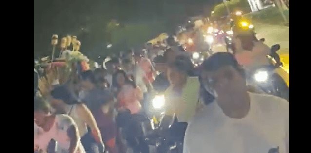 Con gallo universitario, estudiantes del Tecnológico de los Ríos celebran regreso a clases