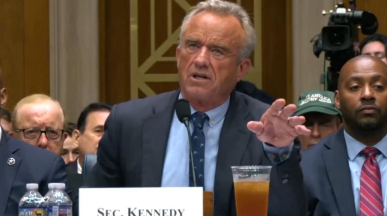 ¡México está peor! Secretario de Salud de EE. UU. defiende manejo de casos de sarampión