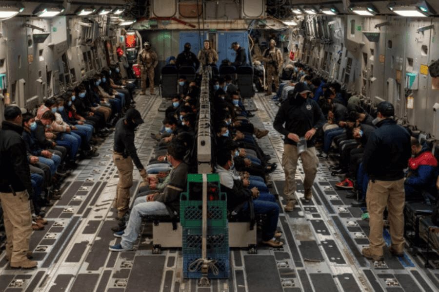 EE. UU. deporta 528 migrantes detenidos en Houston tras operativos de ICE EE. UU. deporta 528 migrantes detenidos en Houston tras operativos de ICE