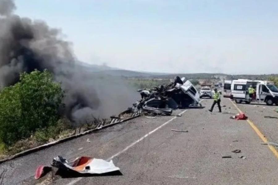 Nueve de los 21 fallecidos en fatal colisión en Puebla eran docentes Nueve de los 21 fallecidos en fatal colisión en Puebla eran docentes