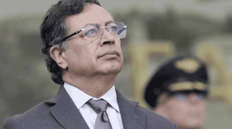 Viajará presidente de Colombia a El Vaticano para invitar al Papa León XIV a visitar su país