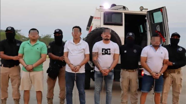 Trasladan a 4 presuntos integrantes de ´La Barredora´ de Tabasco a penal de Oaxaca