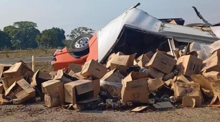 Muere conductor de camión en accidente en el libramiento de Villahermosa