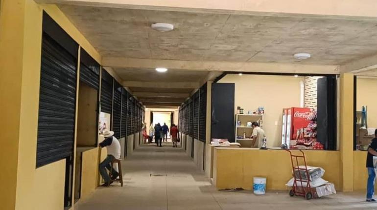 Inician locatarios la mudanza al nuevo mercado de Gaviotas