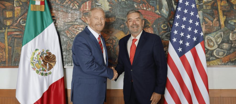 Embajador de EE.UU. en México se reúne con Juan Ramón De la Fuente Embajador de EE.UU. en México se reúne con Juan Ramón De la Fuente