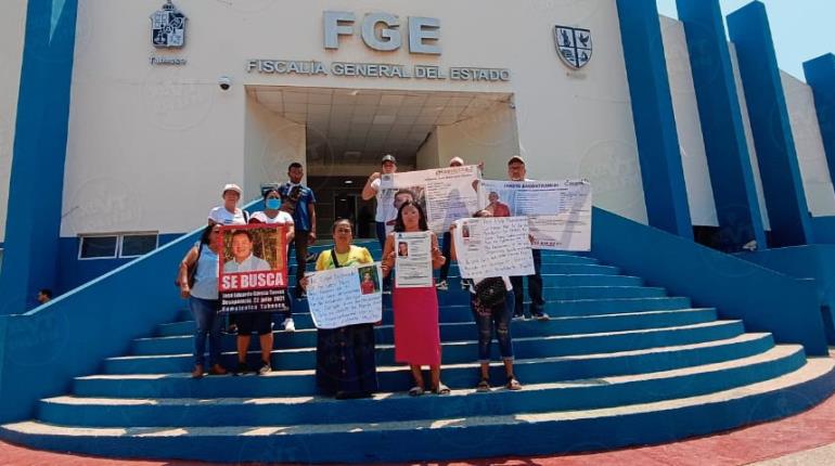 Protestan familiares de desaparecidos en Tabasco frente a la FGE