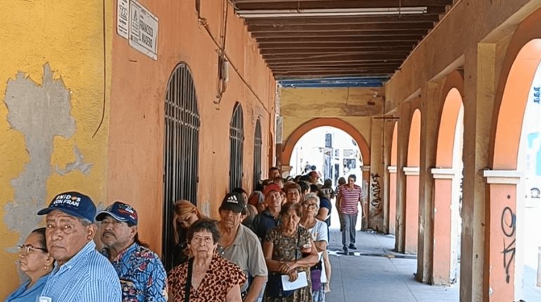 Se queda sin efectivo cajero automático del Banco Bienestar en Centro