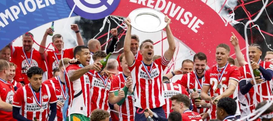Logra PSV su título 26 y se corona bicampeón de la Eredivisie al remontar al Ajax Logra PSV su título 26 y se corona bicampeón de la Eredivisie al remontar al Ajax