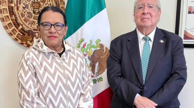 Secretaria de Gobernación entrega carta para invitar a León XIV a México