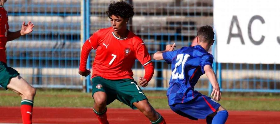 Cristiano Ronaldo Junior marca doblete y levanta su primer trofeo con Portugal Cristiano Ronaldo Junior marca doblete y levanta su primer trofeo con Portugal
