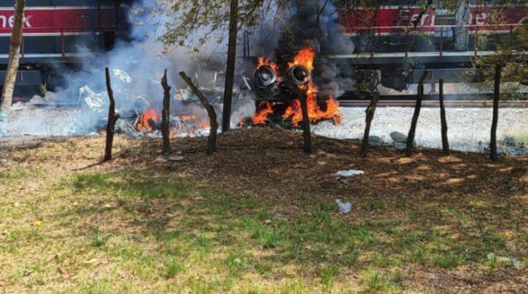 Muere calcinado conductor de pipa tras chocar contra tren carguero en Veracruz