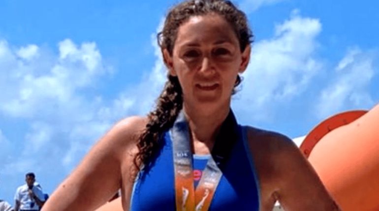 Tabasqueña gana 3er lugar en maratón internacional de Aguas Abiertas en Cancún
