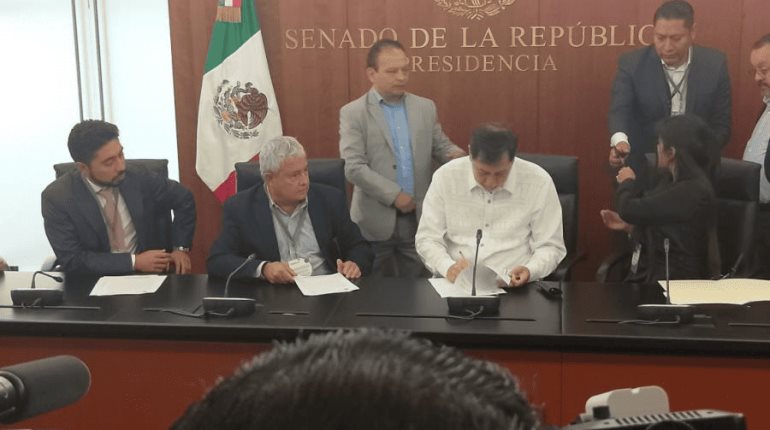 Noroña recibe disculpa pública del abogado que lo agredió en el AICM en 2024