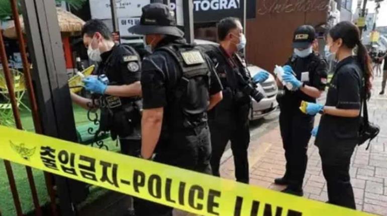 Coreano enloquece y apuñala a cuatro personas; hay dos muertos