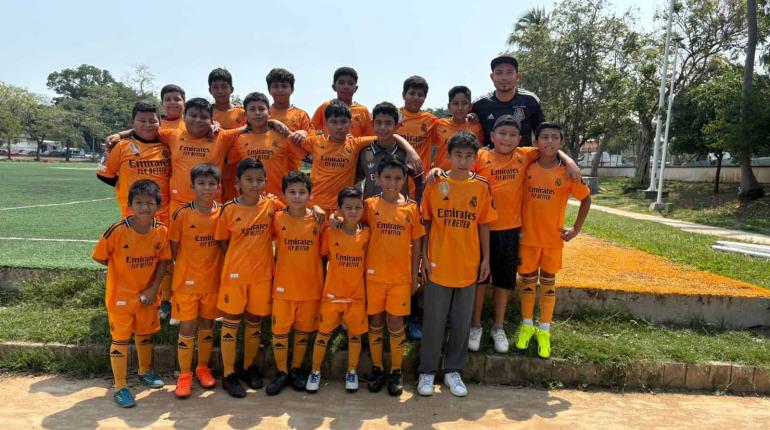 Tornados FC se convierten en pequeños campeones al ganar el Torneo de futbol en Atasta