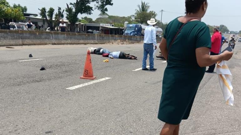 Góndola impacta a pasajeros de motocicleta en la Villahermosa – Macuspana