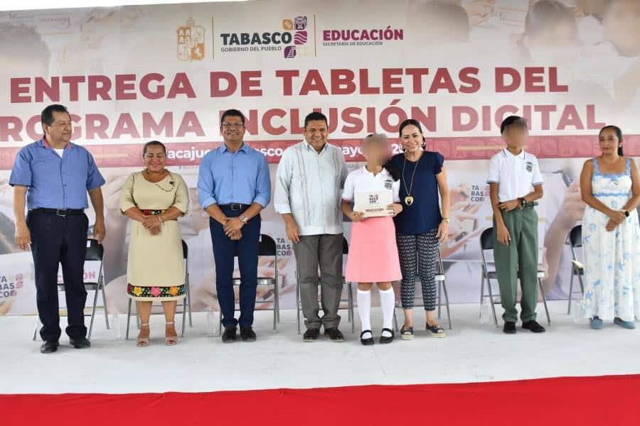 Entrega Gobierno de Tabasco tablets a alumnos de secundarias en Centla, Nacajuca y Jalpa Entrega Gobierno de Tabasco tablets a alumnos de secundarias en Centla, Nacajuca y Jalpa