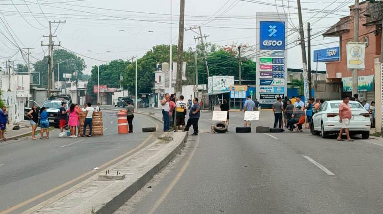 Habitantes de la Miguel Hidalgo bloquean por 4 horas la carretera a La Isla