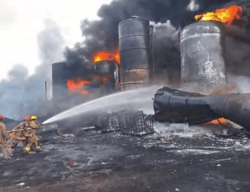 Se incendia empresa de destilación de diésel en NL
